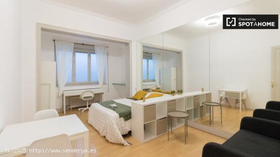 Se alquila habitación en piso de 8 habitaciones en Sant Gervasi - Galvany - BARCELONA