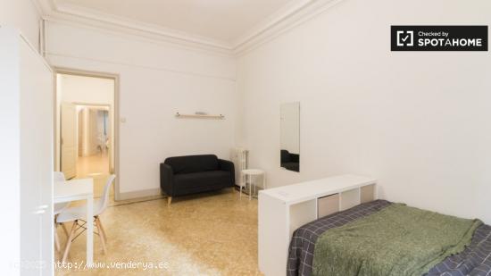 Se alquila habitación en piso de 8 habitaciones en Sant Gervasi - Galvany - BARCELONA