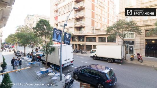 Se alquila habitación en piso de 8 habitaciones en Sant Gervasi - Galvany - BARCELONA