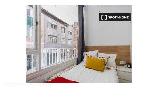 Habitaciones en apartamento de 7 dormitorios en Argüelles - MADRID