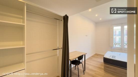 Se alquila habitación en piso de 7 habitaciones en Coliving en Eixample - BARCELONA