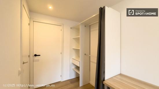 Se alquila habitación en piso de 7 habitaciones en Coliving en Eixample - BARCELONA