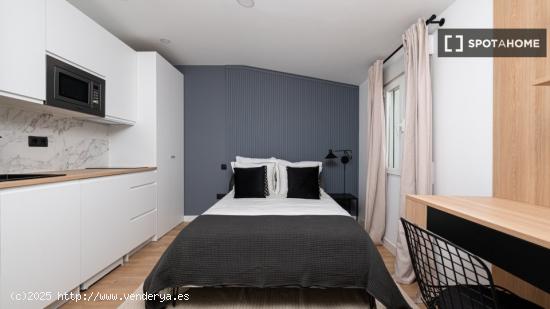 Se alquila estudio en apartamento de 3 habitaciones. - MADRID