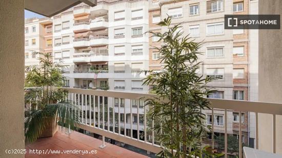 Se alquila habitación en piso compartido de 3 habitaciones en Barcelona - BARCELONA