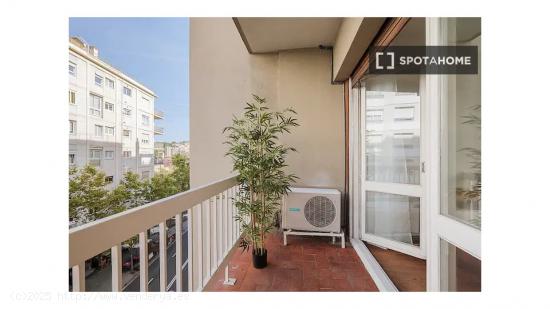 Se alquila habitación en piso compartido de 3 habitaciones en Barcelona - BARCELONA