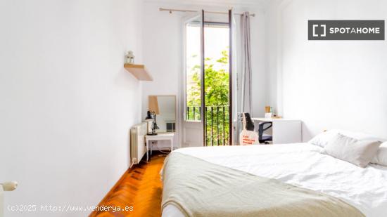 Se alquila habitación en piso compartido en Barcelona - BARCELONA