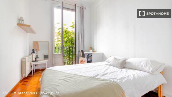 Se alquila habitación en piso compartido en Barcelona - BARCELONA