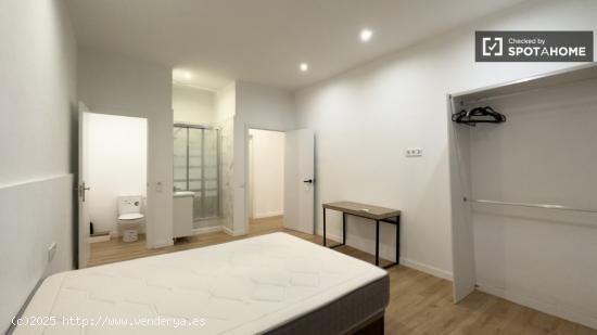 Se alquila habitación en piso de 7 habitaciones en Coliving en Eixample - BARCELONA