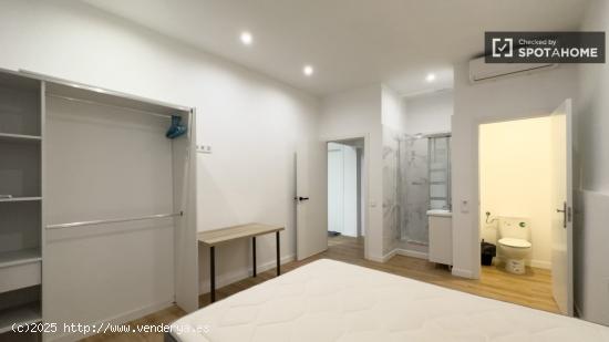 Se alquila habitación en piso de 7 habitaciones en Coliving en Eixample - BARCELONA