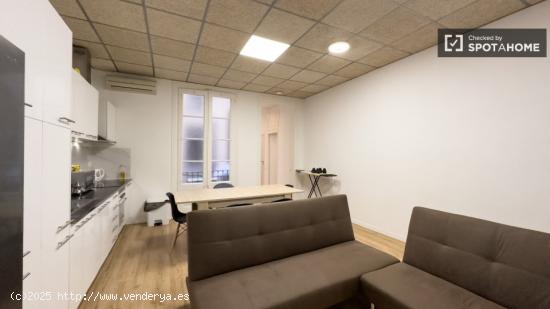 Se alquilan habitaciones en un apartamento de 7 dormitorios en el Eixample - BARCELONA