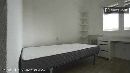 Se alquila habitación en piso compartido en Madrid - MADRID