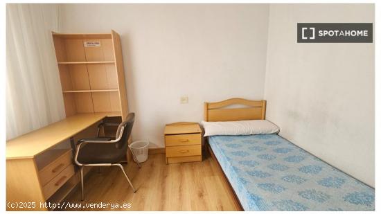 Se alquila habitación en piso compartido en Salamanca - SALAMANCA