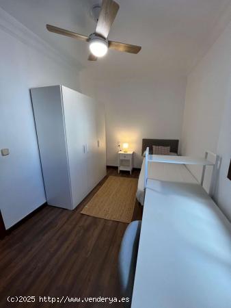  Se alquila habitación en piso compartido en Huelva - HUELVA 