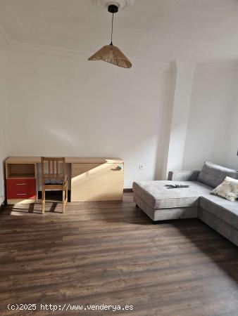  Se alquila habitación en piso compartido en Huelva - HUELVA 