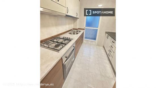 Se alquila habitación en piso compartido en Murcia - MURCIA