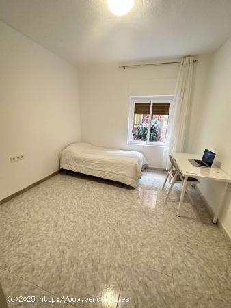  Se alquila habitación en piso compartido en Murcia - MURCIA 