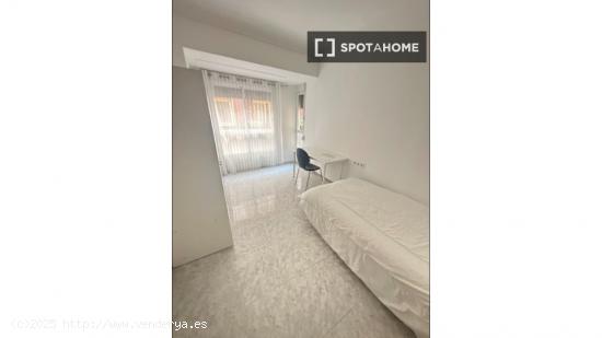 Se alquila habitación en piso compartido en Murcia - MURCIA