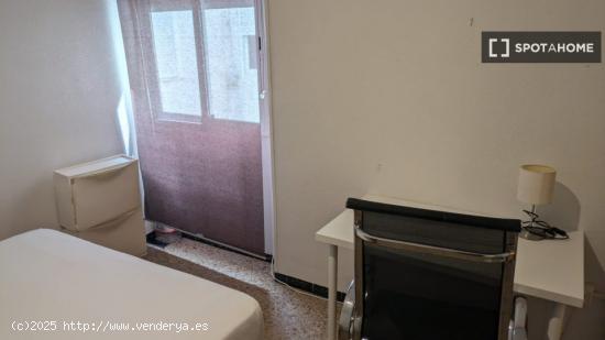 Se alquila habitación en piso compartido en Murcia - MURCIA