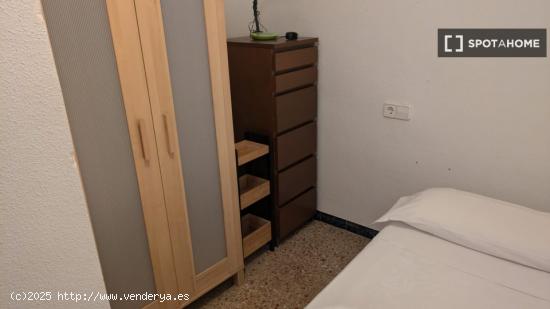 Se alquila habitación en piso compartido en Murcia - MURCIA