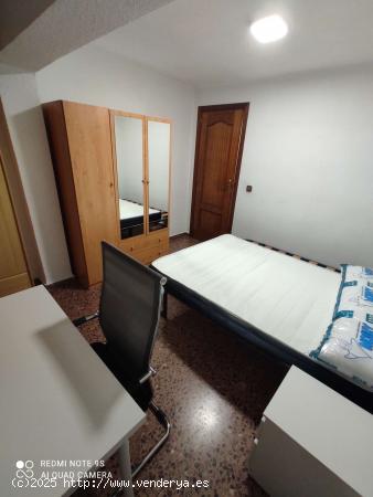  Se alquila habitación en piso compartido en Valencia - VALENCIA 