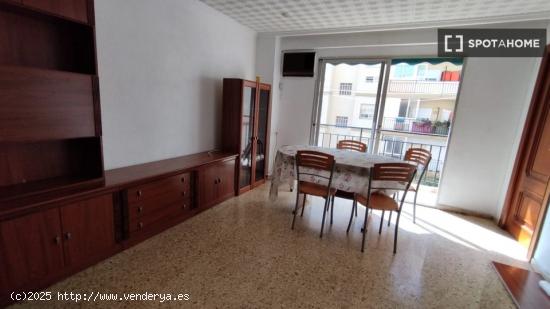 Se alquila habitación en piso compartido en Valencia - VALENCIA