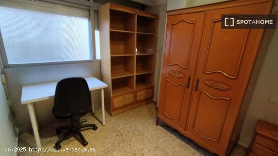 Se alquila habitación en piso compartido en Valencia - VALENCIA