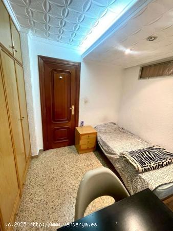  Se alquila habitación en piso compartido en Valencia - VALENCIA 