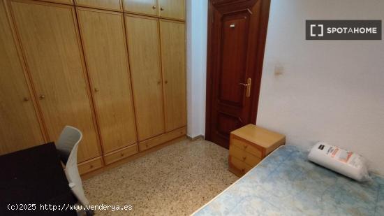 Se alquila habitación en piso compartido en Valencia - VALENCIA