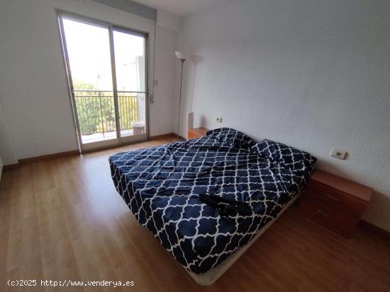  Se alquila habitación en piso compartido en Valencia - VALENCIA 