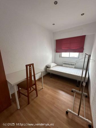  Se alquila habitación en piso compartido en Valencia - VALENCIA 