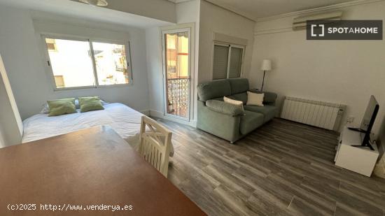 Se alquila habitación en piso compartido en Valencia - VALENCIA