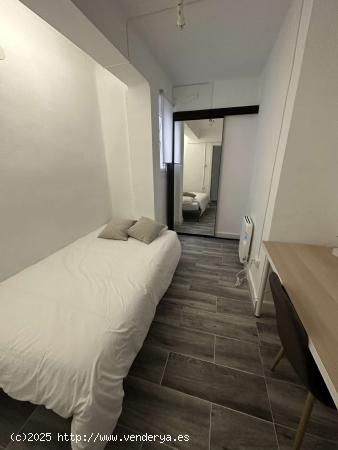  Se alquila habitación en piso compartido en Valencia - VALENCIA 