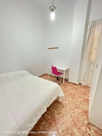  Se alquila habitación en piso compartido en Valencia - VALENCIA 