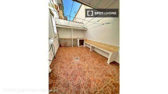 Se alquila habitación en piso compartido en Valencia - VALENCIA