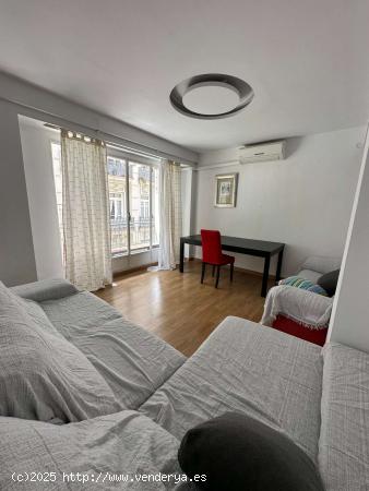  Se alquila habitación en piso compartido en Valencia - VALENCIA 