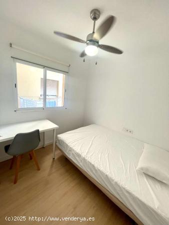  Se alquila habitación en piso compartido en Valencia - VALENCIA 