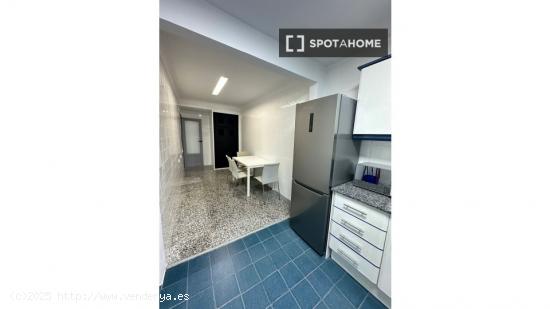 Se alquila habitación en piso compartido en Valencia - VALENCIA