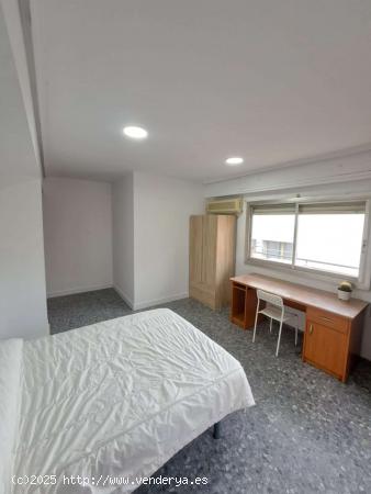  Se alquila habitación en piso compartido en Valencia - VALENCIA 