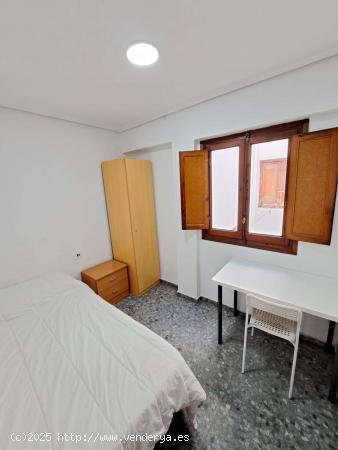  Se alquila habitación en piso compartido en Valencia - VALENCIA 