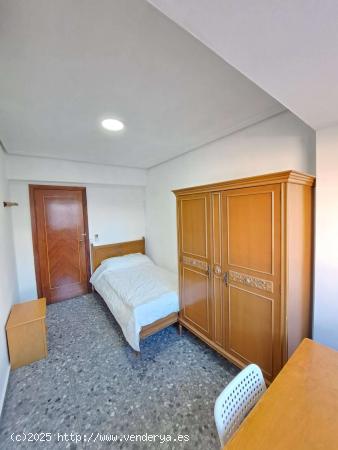  Se alquila habitación en piso compartido en Valencia - VALENCIA 