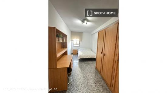 Se alquila habitación en piso compartido en Valencia - VALENCIA