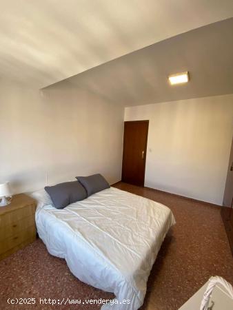  Se alquila habitación en piso compartido en Valencia - VALENCIA 