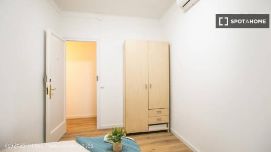 Habitación en piso compartido en barcelona. - BARCELONA