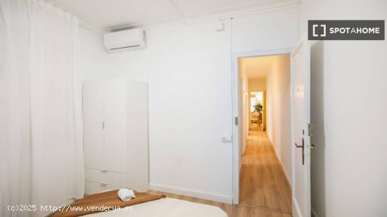 Habitación en piso compartido en barcelona. - BARCELONA