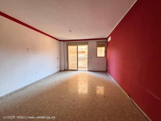 Piso en Venta de 4 Dormitorios - VALENCIA