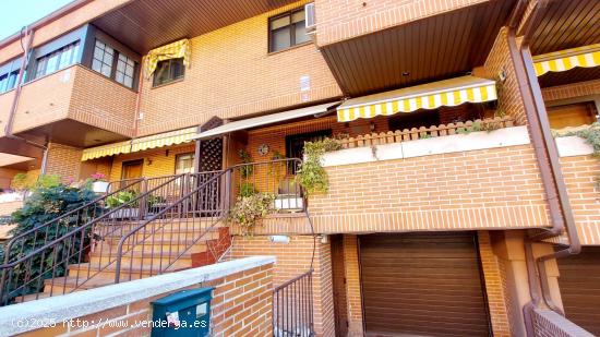 MAGNÍFICO CHALET ADOSADO CON JARDÍN EN EL BURGO, LAS ROZAS DE MADRID - MADRID