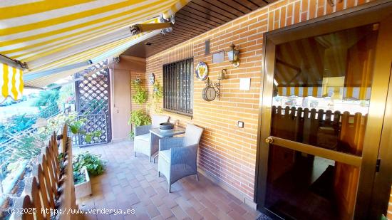 MAGNÍFICO CHALET ADOSADO CON JARDÍN EN EL BURGO, LAS ROZAS DE MADRID - MADRID