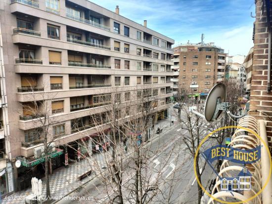  PISO EN VENTA EN PLENO CENTRO DE CUENCA CON TERRAZA Y GARAJE - CUENCA 