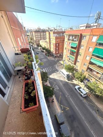 PISO A LA VENTA EN TORREFIEL CON ASCENSOR PARA ACTUALIZAR - VALENCIA