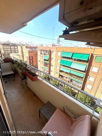 PISO A LA VENTA EN TORREFIEL CON ASCENSOR PARA ACTUALIZAR - VALENCIA